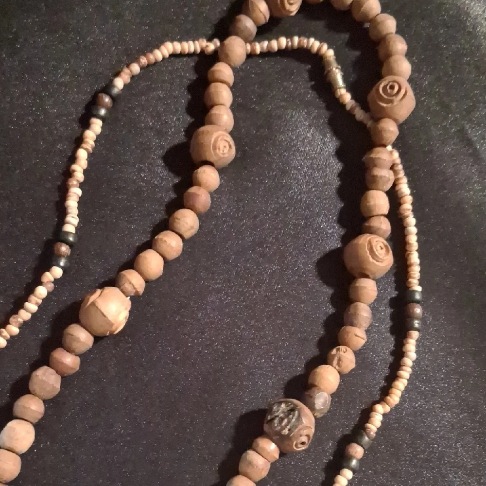 Vintage Brown Wooden Animal Necklace - Picture 8 of 11